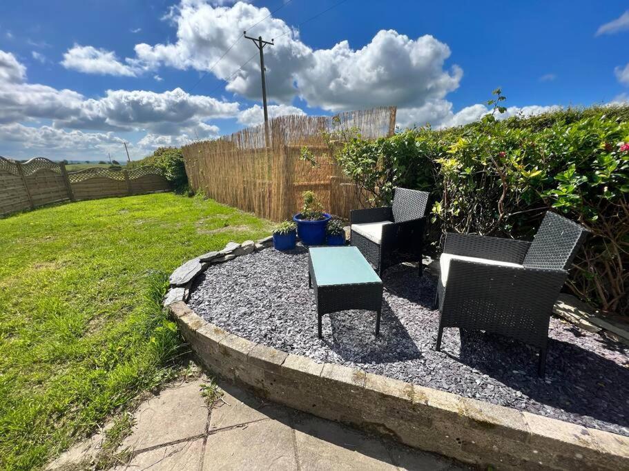 2 Bedroom Holiday Home In The Heart Of West Wales Сент-Клирс Экстерьер фото